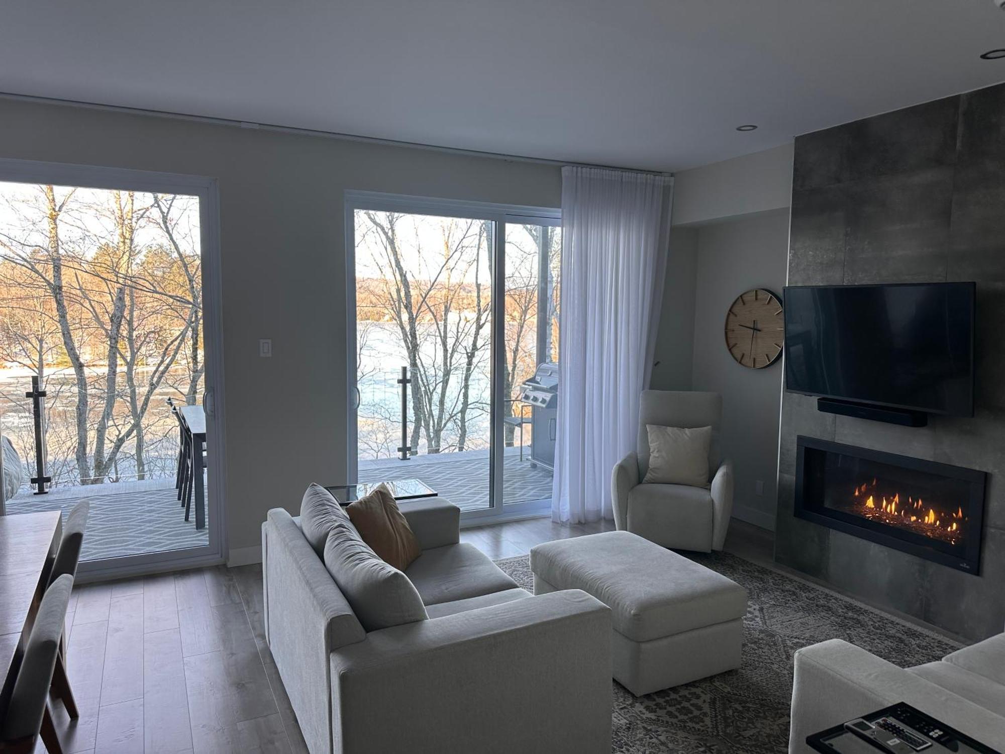 Le Riverain - Condo Neuf Au Bord De L'Eau Shawinigan Esterno foto